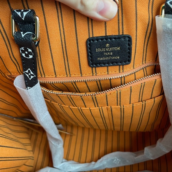 Louis Vuitton Jungle Tote - Picture 6 of 12